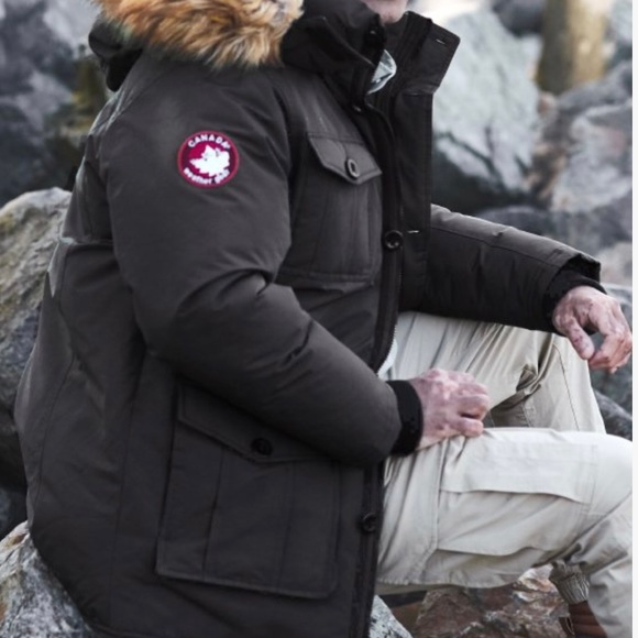 Black Faux Fur-Accent Hooded Parka - Men
Canada Weather Gear size L - Picture 1 of 16